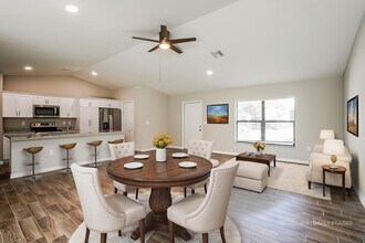 18434 Fern Rd in Ft. Myers, FL - Foto de edificio - Building Photo