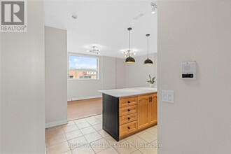 3635-3635 Dundas St W in Toronto, ON - Building Photo - Building Photo