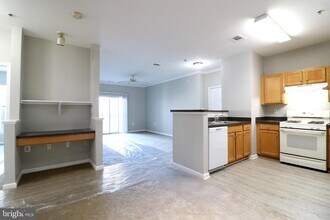 5117 Travis Edward Way in Centreville, VA - Building Photo - Building Photo