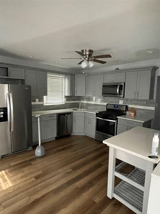44 Lincoln St in Elmont, NY - Building Photo