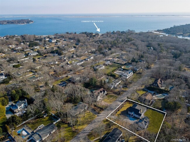 property at 10 Foxboro Rd