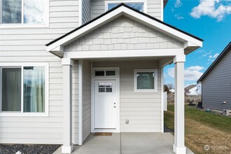 506 E Grace Taylor St in Moses Lake, WA - Building Photo - Building Photo