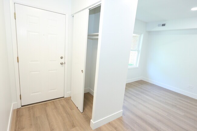 151 E Palatine Rd in Palatine, IL - Building Photo - Building Photo