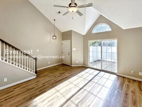 4610 Twin Hickory Lake Dr in Glen Allen, VA - Foto de edificio - Building Photo
