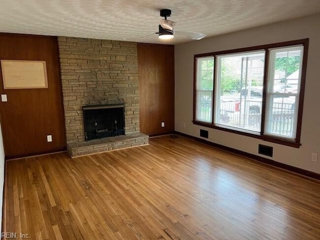 8485 Woodcock St in Norfolk, VA - Building Photo - Building Photo