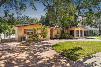 240 Lyndhurst St in Dunedin, FL - Building Photo - Building Photo