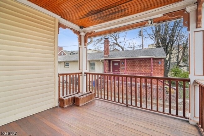 44 Elm St, Unit 2 in Montclair, NJ - Building Photo - Building Photo