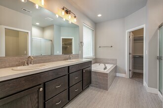 1094 Chinook Dr in Richland, WA - Building Photo - Building Photo