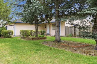 313 S Nectarine St in Cornelius, OR - Building Photo - Building Photo