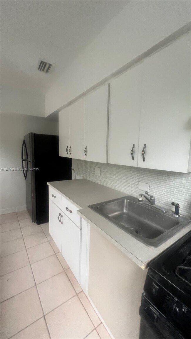413 NW 33rd St in Miami, FL - Building Photo - Building Photo