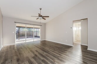 9726 Cypress Pond Ave in Tampa, FL - Building Photo - Building Photo