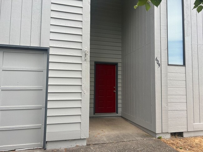 609 SE 141st Ave in Vancouver, WA - Foto de edificio - Building Photo