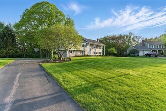 121 Indian Meadow Dr in Northborough, MA - Foto de edificio - Building Photo