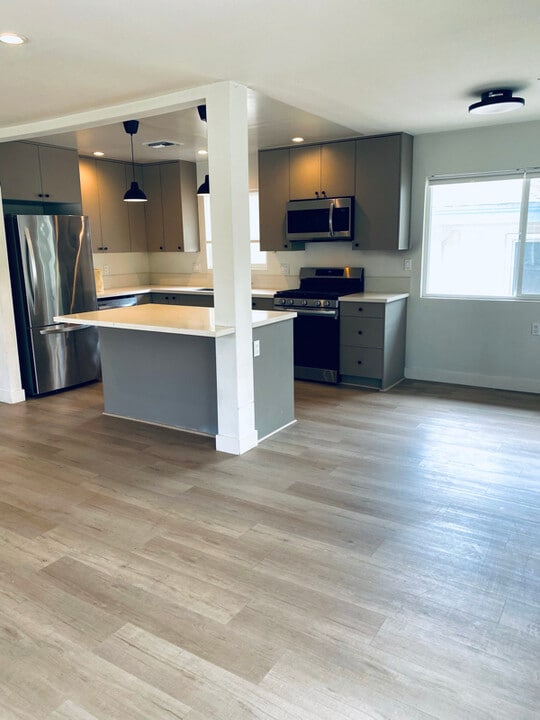 2128 La Canada Crest Dr in La Cañada Flintridge, CA - Building Photo