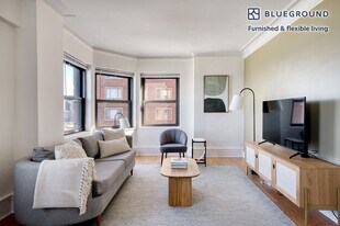 1400 N Lake Shore Dr in Chicago, IL - Building Photo