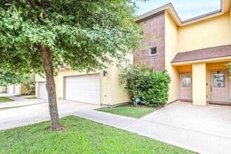 10510 Sandia Dr in Laredo, TX - Building Photo - Building Photo
