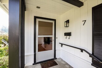 7 Arlington Ln in Kensington, CA - Building Photo - Building Photo