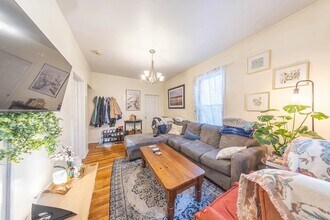 371 Prospect St, Unit 1 in Cambridge, MA - Foto de edificio - Building Photo