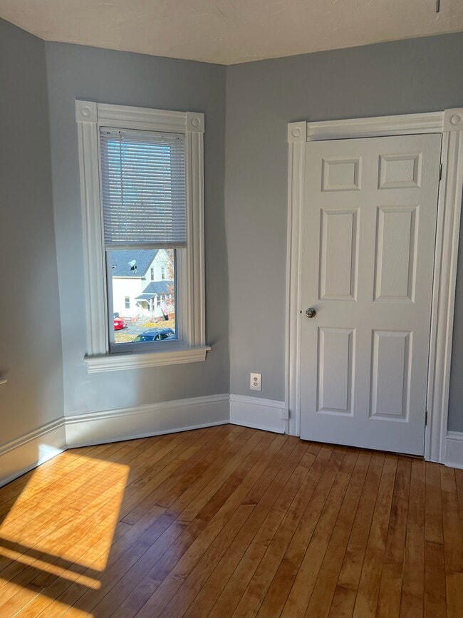 28 Paine St, Unit 2 R in Worcester, MA - Building Photo - Building Photo