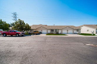 860 S 5th St W-Unit -Apt 5 in Rexburg, ID - Foto de edificio - Building Photo