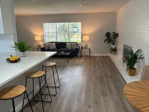 2510 Lake Ellen Dr in Tampa, FL - Building Photo - Building Photo