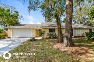 8316 Brandeis Cir W in Sarasota, FL - Building Photo