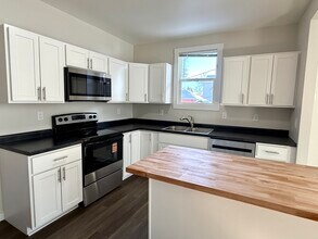 427 Jefferson St, Unit 1 in Red Wing, MN - Foto de edificio - Building Photo