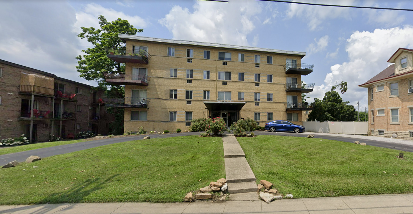 Carlton Place Apartments in Cincinnati, OH - Building Photo