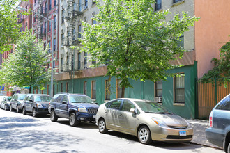 340-342 E 105th St in New York, NY - Building Photo - Building Photo