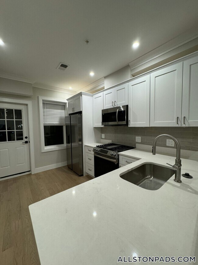 161 Allston St in Boston, MA - Foto de edificio - Building Photo