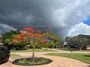 283 Cypress Way W in Naples, FL - Building Photo - Building Photo