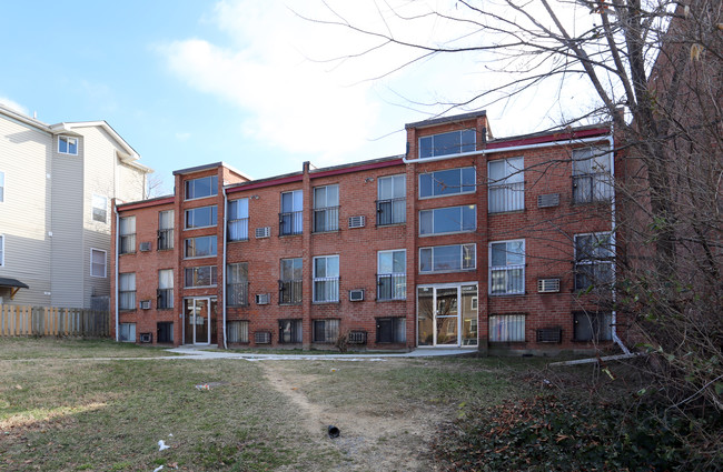 4325 Kansas Ave NW in Washington, DC - Foto de edificio - Building Photo