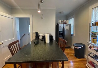 19 Frederick Ave, Unit 1 in Medford, MA - Foto de edificio - Building Photo