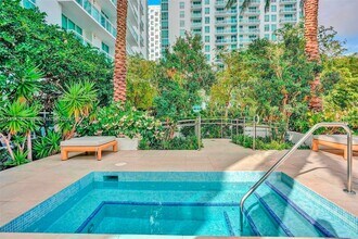 950 Brickell Bay Dr, Unit 1103 in Miami, FL - Building Photo - Building Photo