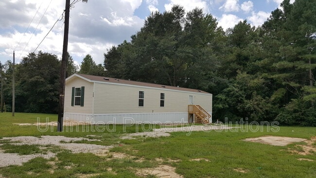 9765 Old Mill Rd in Navassa, NC - Foto de edificio - Building Photo