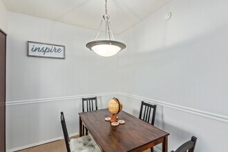 4925 E Desert Cove Ave, Unit 310 in Scottsdale, AZ - Foto de edificio - Building Photo