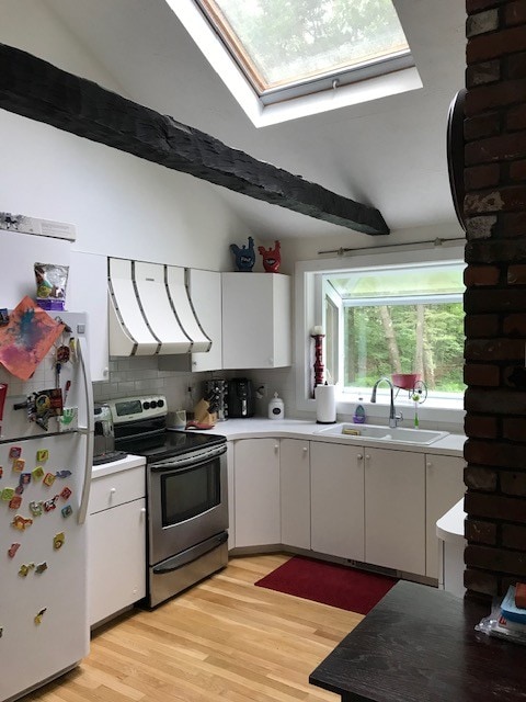 89 Amesbury Rd in Kensington, NH - Foto de edificio - Building Photo