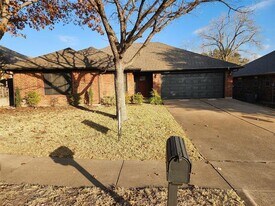 8240 Willis Ln in Watauga, TX - Building Photo