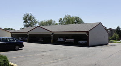 Highland West Senior Citizens Apartments in Wheat Ridge, CO - Foto de edificio - Building Photo