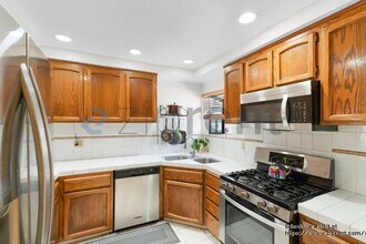 7417 Auburn Oaks Ct in Citrus Heights, CA - Building Photo - Building Photo