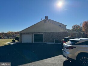 1305 Hawthorne Ln in Fort Washington, PA - Building Photo - Building Photo