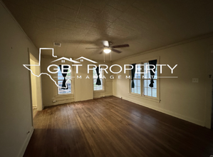 406 E Cobb St in Groesbeck, TX - Foto de edificio - Building Photo