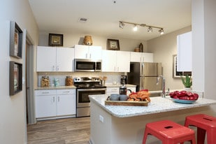 1000 Spalding in Atlanta, GA - Building Photo