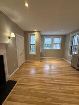 82 Phillips St, Unit 822 in Boston, MA - Building Photo