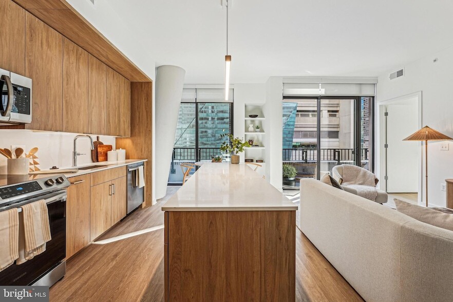 4909 Auburn Ave, Unit 1011 in Bethesda, MD - Building Photo