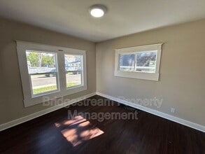 2213 Ravenwood Ave in Dayton, OH - Building Photo - Building Photo