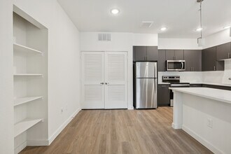 Vista at Silver Oaks in San Antonio, TX - Foto de edificio - Building Photo