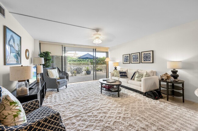 3250 S Ocean Blvd in Palm Beach, FL - Building Photo - Building Photo