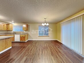 420 Lair Ln in Newberg, OR - Building Photo - Building Photo