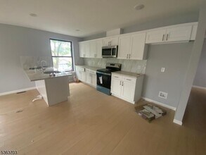 323 Montclair Ave in Newark, NJ - Building Photo - Building Photo